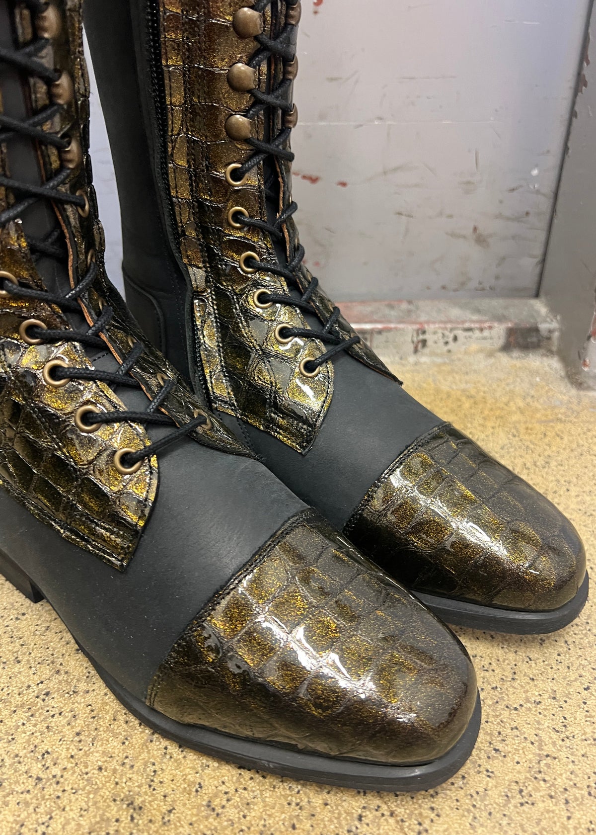 Bia | Waxed Black/Gold Glittery Croco Gloss | Size 37/35-36/45