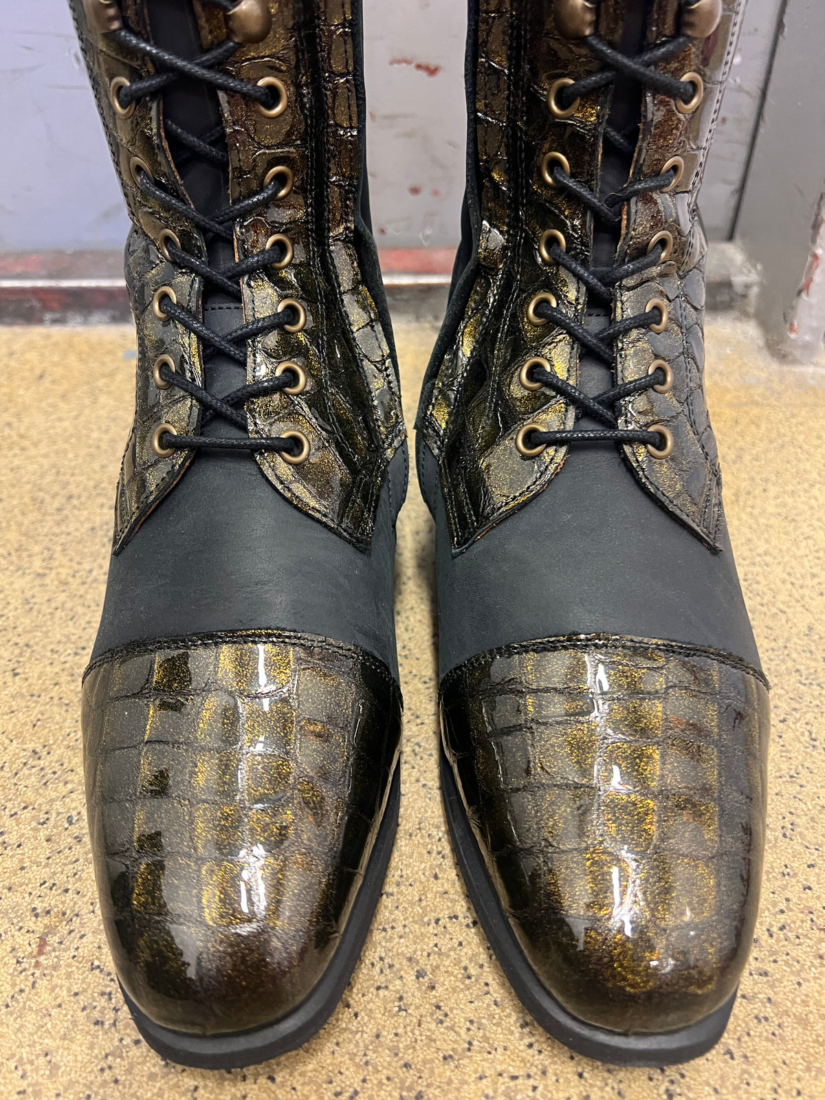 Bia | Waxed Black/Gold Glittery Croco Gloss | Size 37/35-36/45