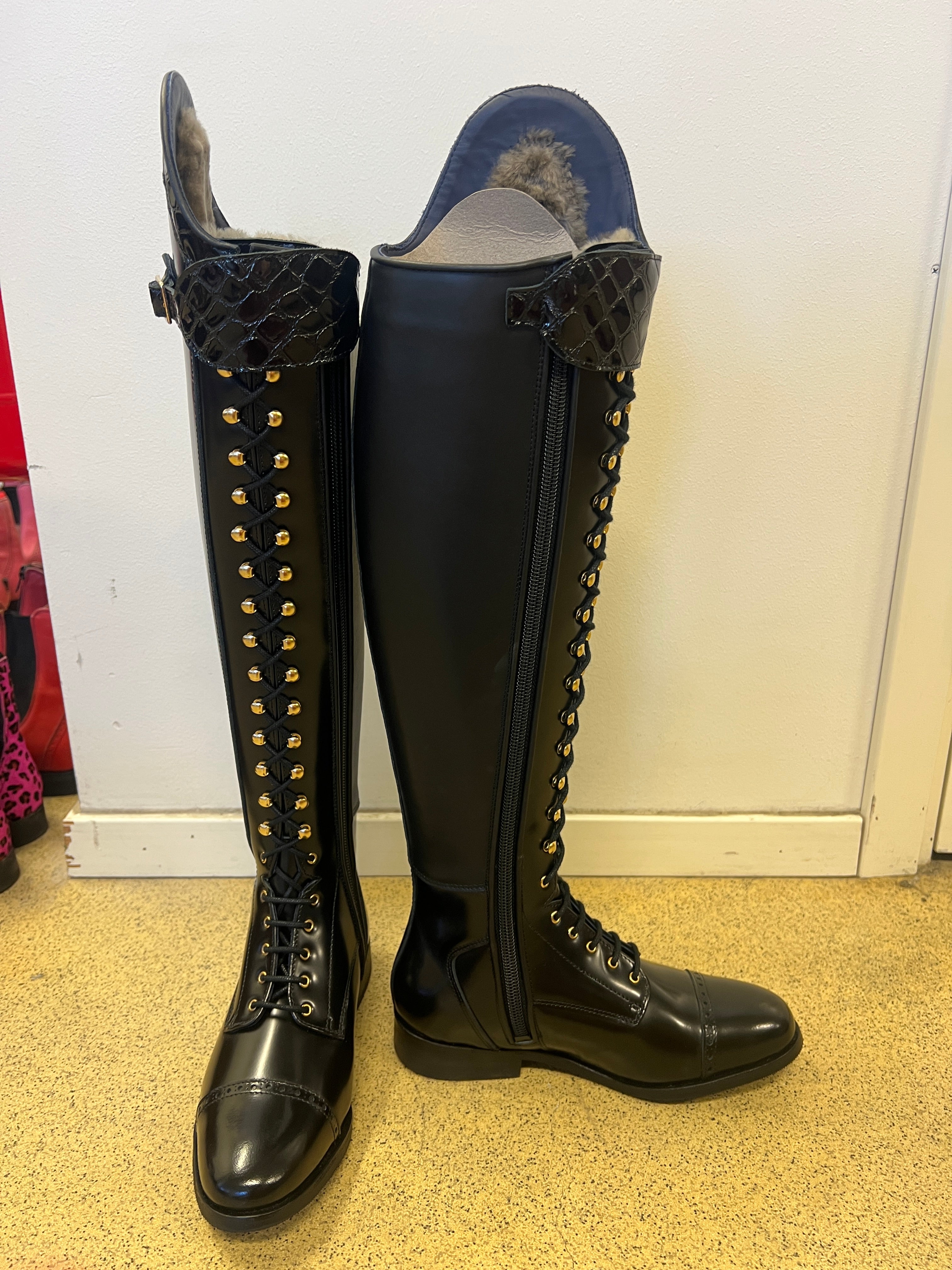 Laurel Regular Winter | Polished black/Black croco gloss | Size 38/34.5-35.5/47