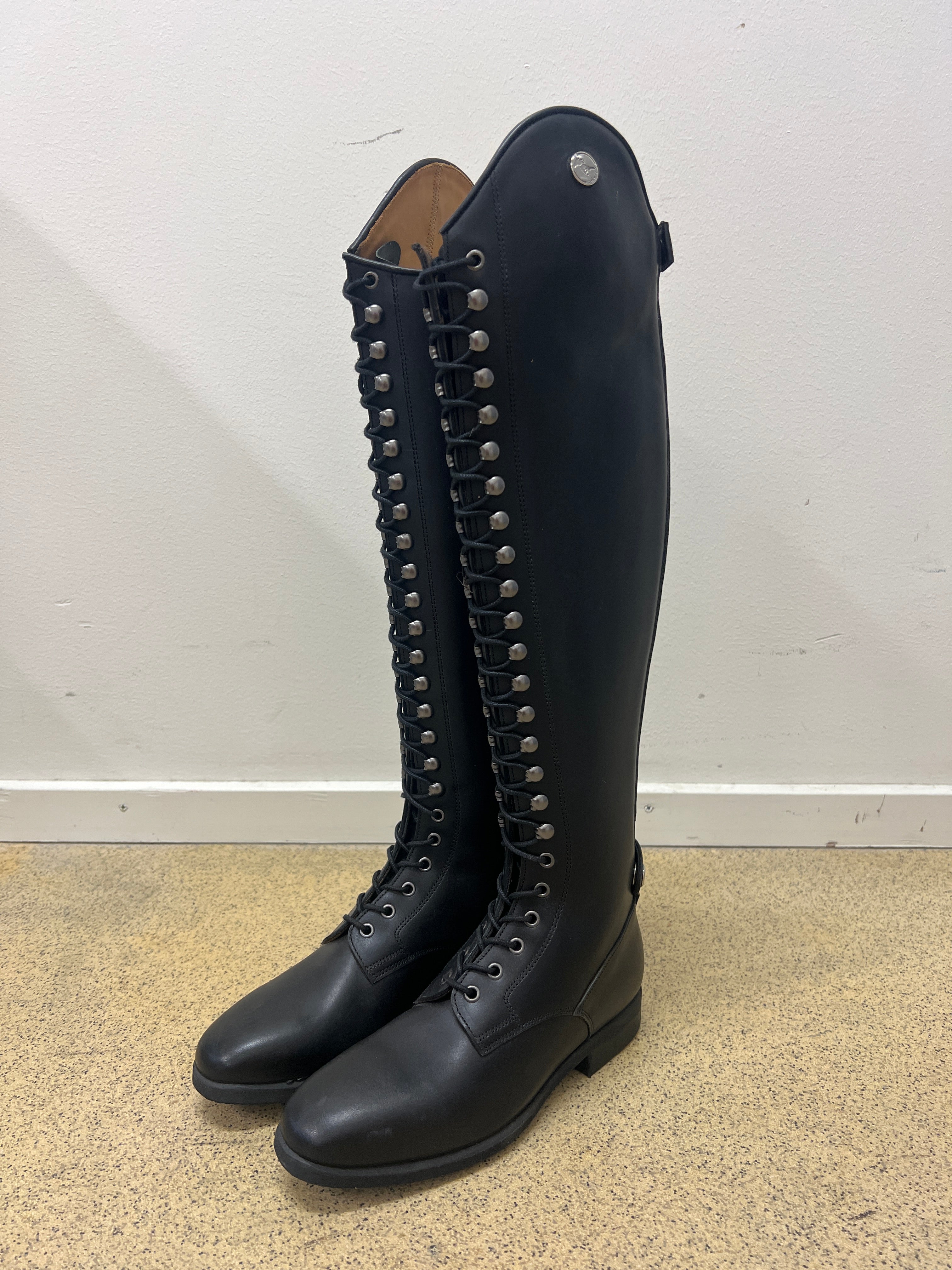 Rita - Black size 37