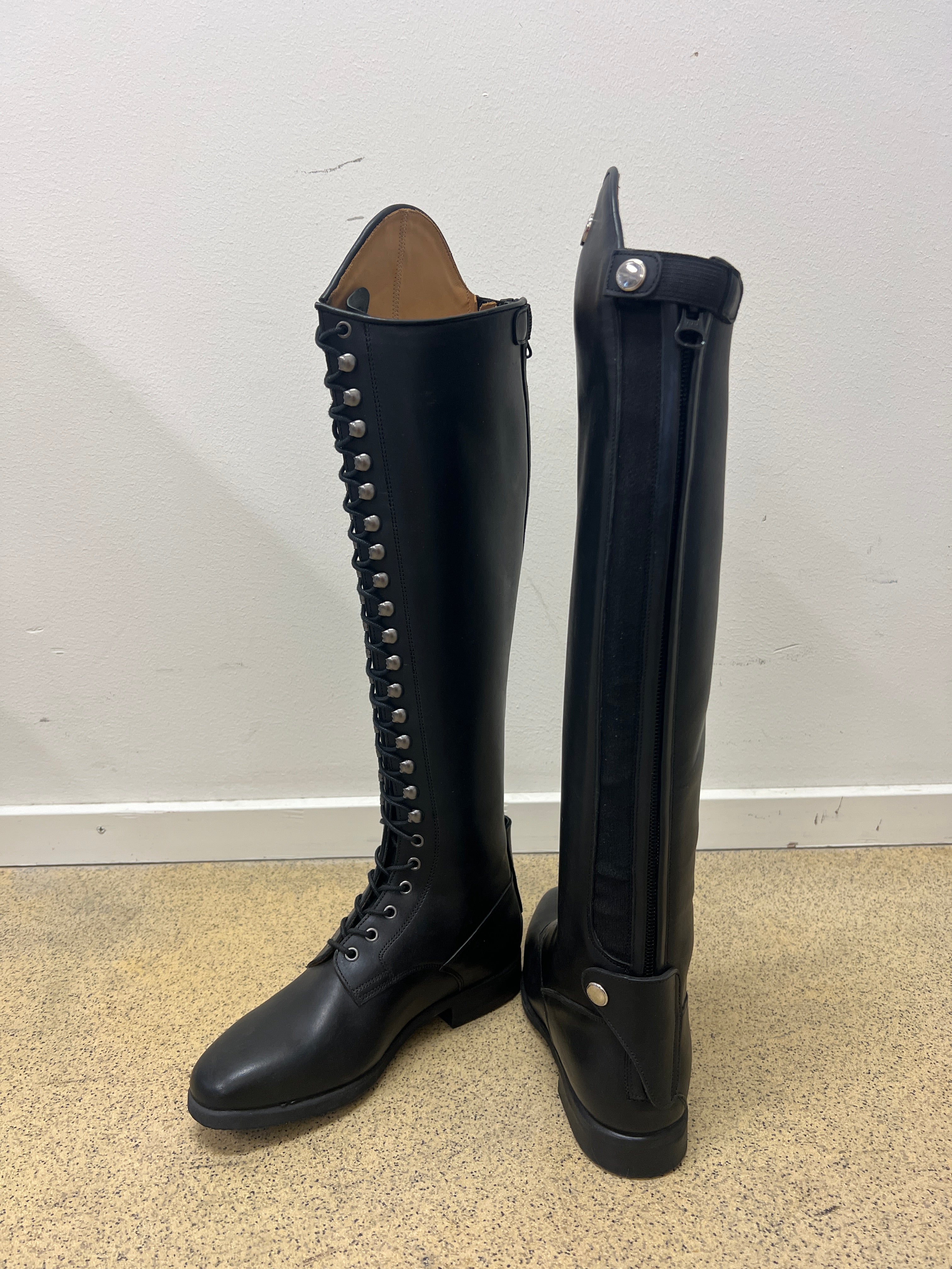 Rita - Black size 37