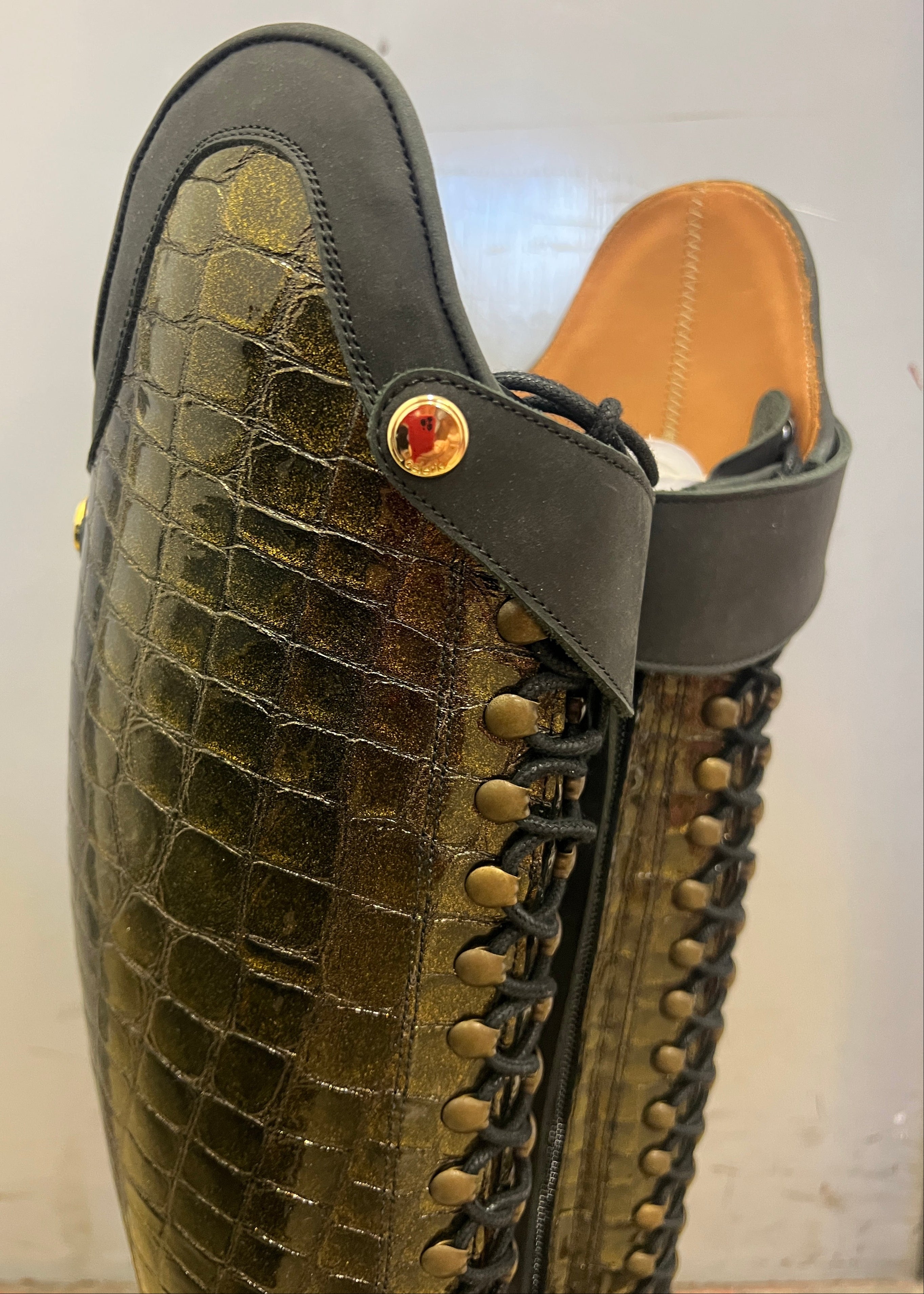 Bia | Waxed Black/Gold Glittery Croco Gloss | Size 37/35-36/45