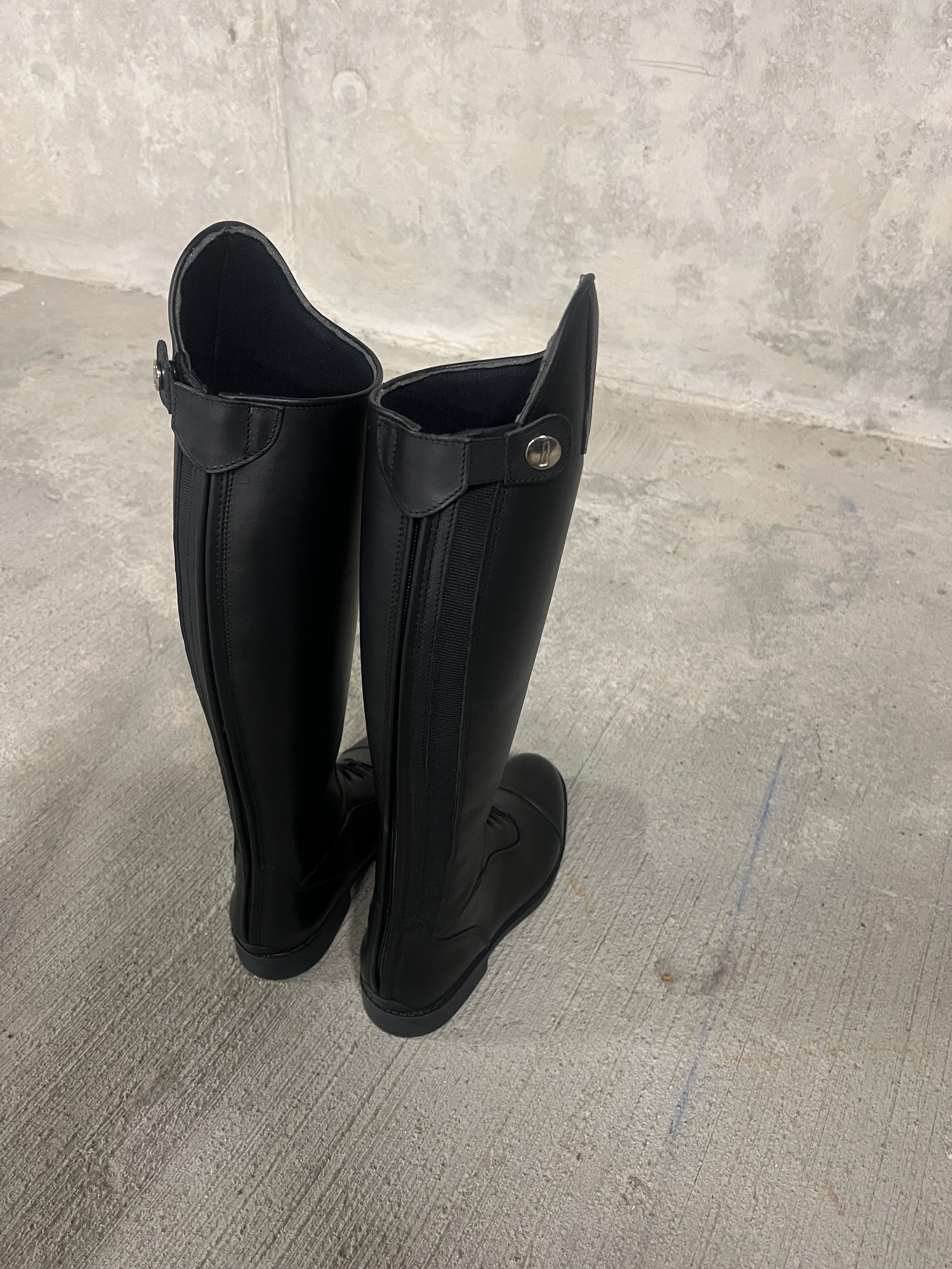 Rapaz Youngster Black