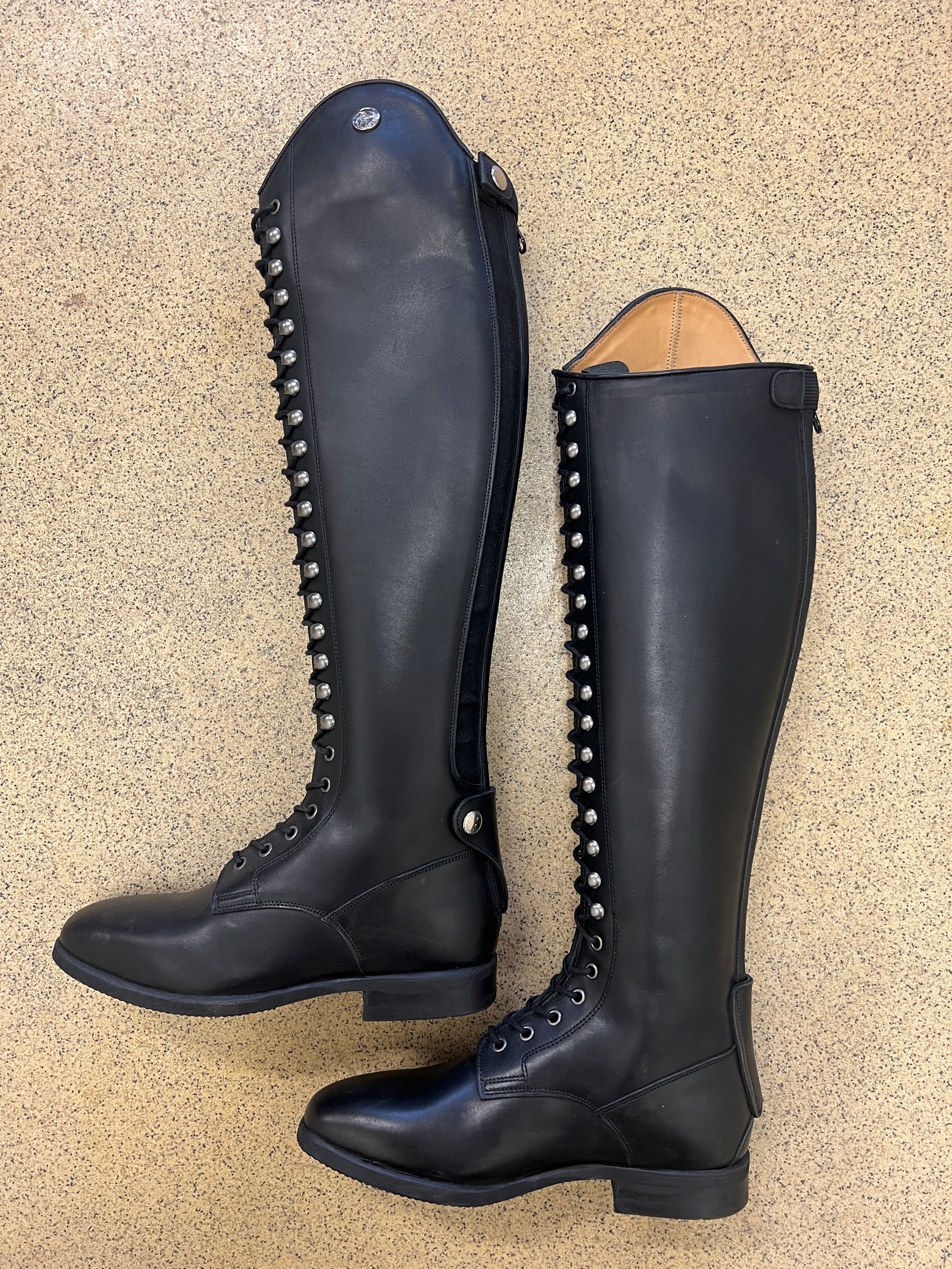 Rita - Black size 37